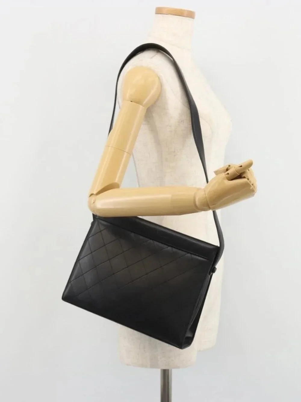 CHANEL Matelasse Shoulder Bag Leather Black Gold CC Auth mr2606V